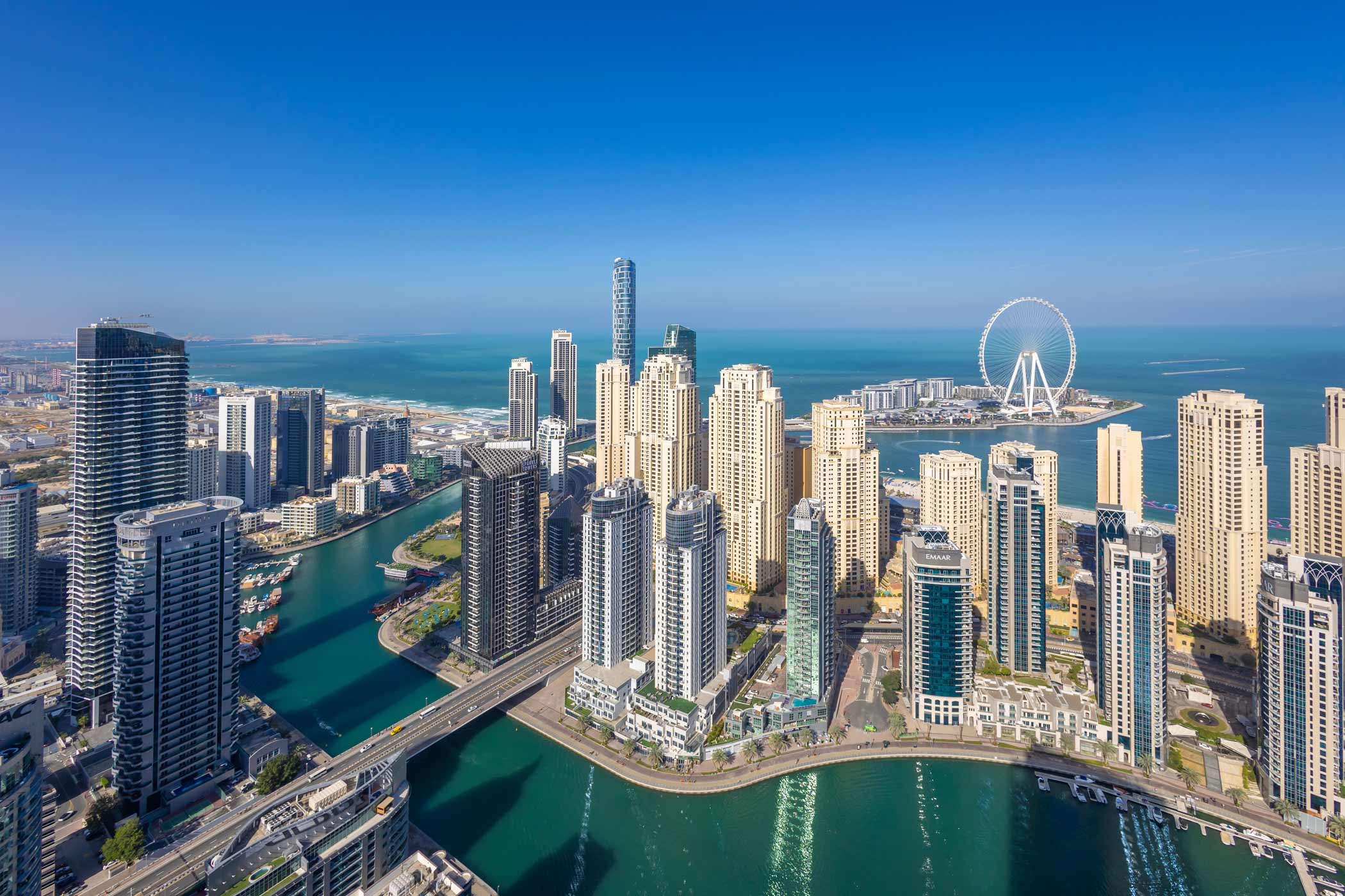 Vista di Dubai Marina al tramonto